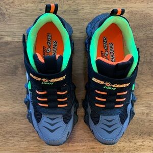 Boys Skechers Skech-OSaurus Black and Neon Green Light Up Kids Sneakers; Size 1
